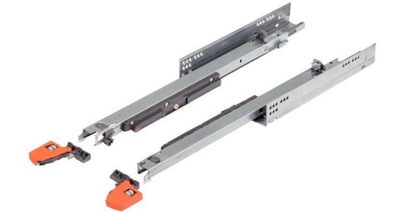 Ray âm ngăn cửa.